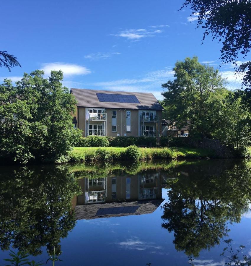 Beautiful Riverside Holiday Home カランダー エクステリア 写真