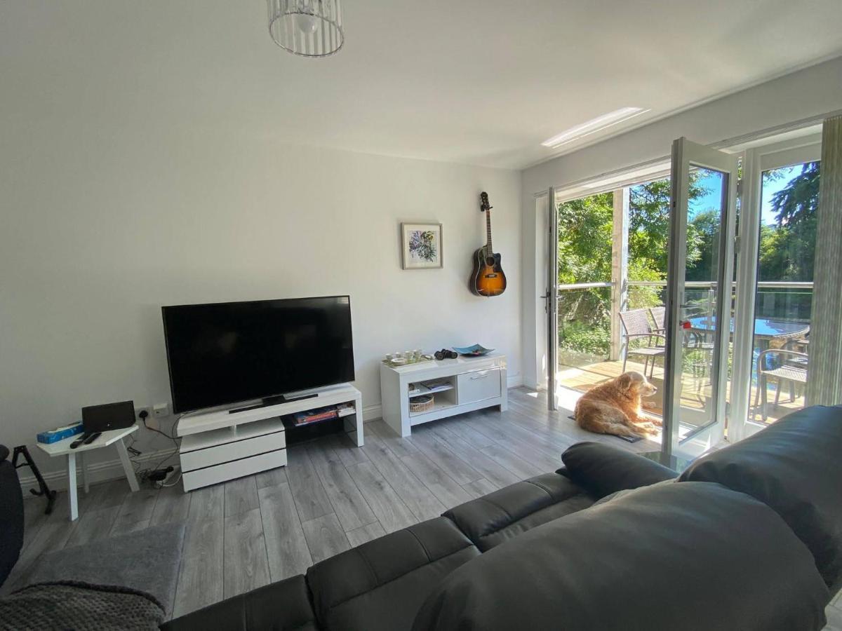 Beautiful Riverside Holiday Home カランダー エクステリア 写真
